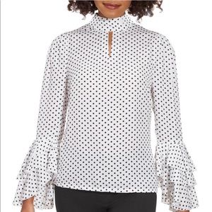 DOT RUFFLE-SLEEVE BLOUSE Crisp white top